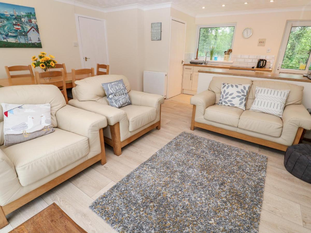 17 River Banks Liskeard