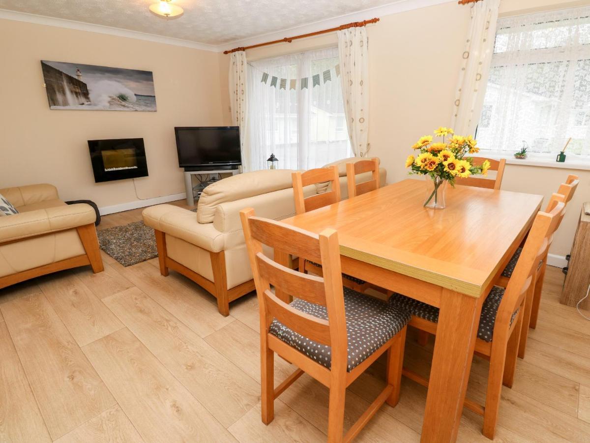 17 River Banks Liskeard