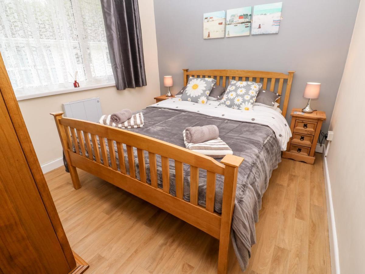17 River Banks * Liskeard