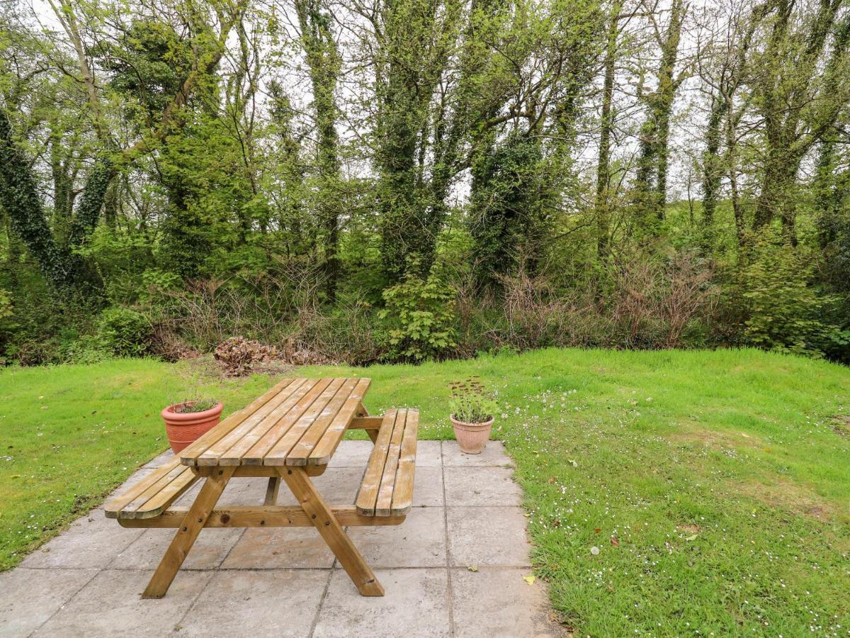 17 River Banks * Liskeard