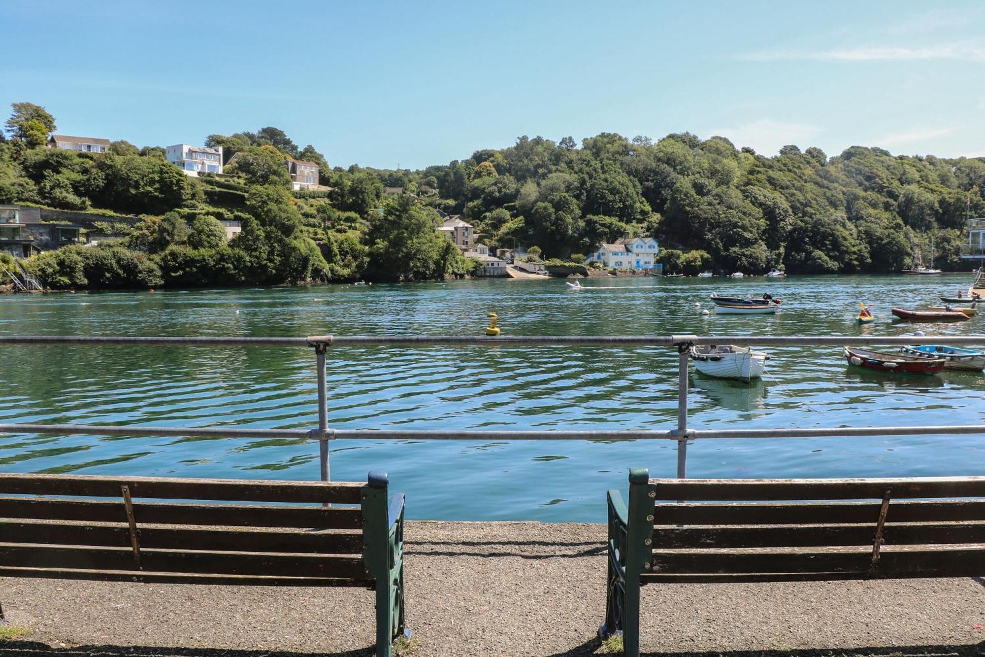 17 River Banks * Liskeard